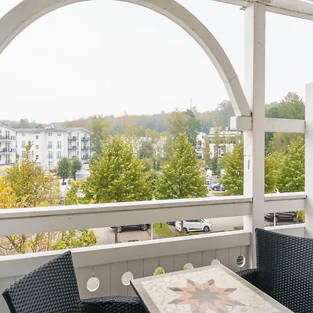 Apartment In A Lakeside Park In Sellin With A Balcony Buitenkant foto