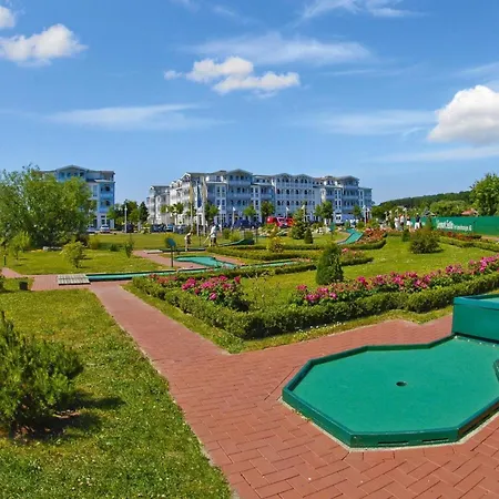Apartment In A Lakeside Park In Sellin With A Balcony Buitenkant foto