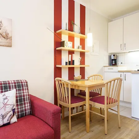Apartment In A Lakeside Park In Sellin With A Balcony Buitenkant foto