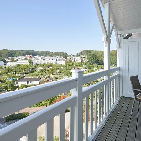 Apartment In A Lakeside Park In Sellin With A Balcony Buitenkant foto