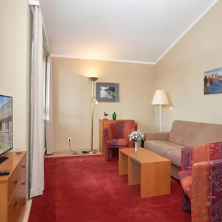 Apartment In A Lakeside Park In Sellin With A Balcony Buitenkant foto